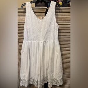 White Lace Sleeveless Dress